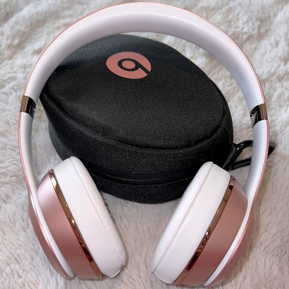 Beats Solo3 Wireless True Wireless On-Ear Headphones Rose Gold